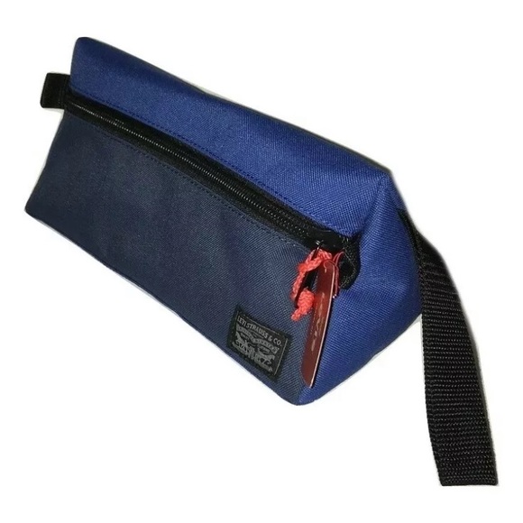 Levi's Men's Triangular Toiletry Travel Bag - Picture 1 of 8